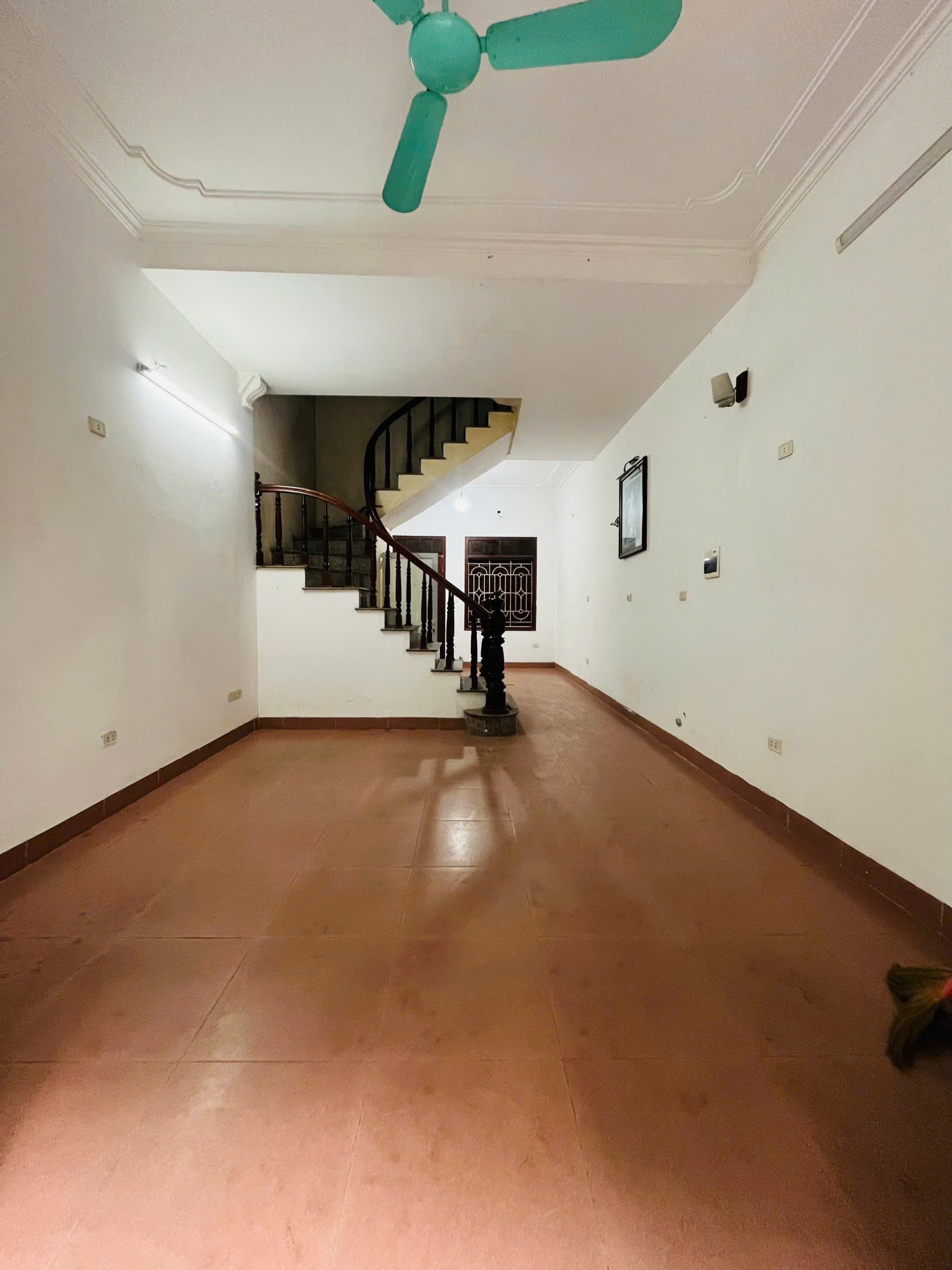 Cho thuê nhà ngõ 40 Nguyễn Hữu Thọ, 4 tầng x 50m2, 5 ngủ, 15 Triệu Kho, VP c.ty... - Ảnh chính